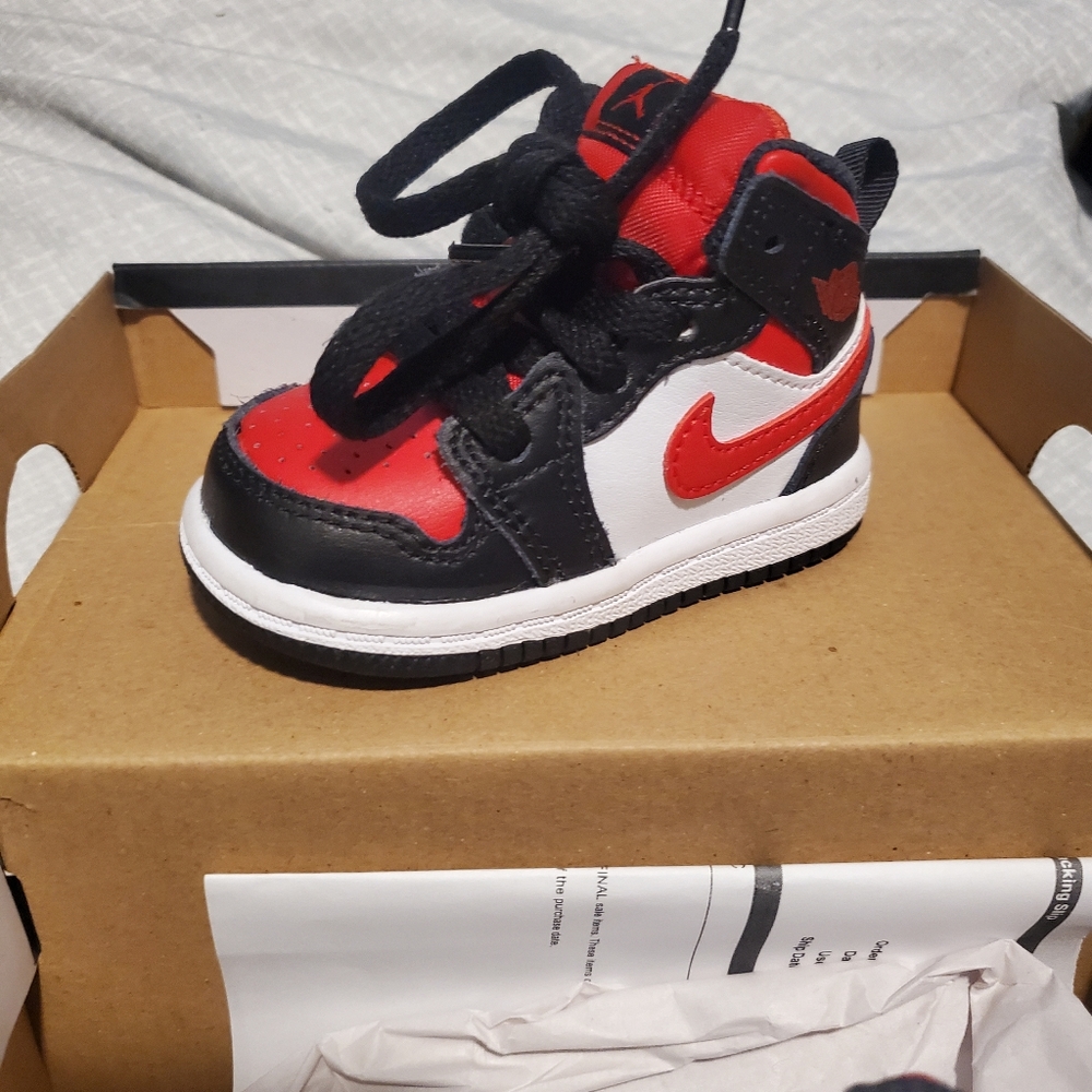 Jordan 1 Mid Black Fire Red White